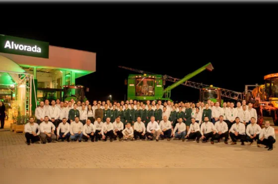 Na noite de 19 de maio, a Loja de Pelotas inaugurou oficialmente suas novas instalações com uma belíssima cerimônia seguida de um jantar para cerca de 1.000 convidados entre clientes, parceiros, autoridades, sócios e John Deere. Na noite de 19 de maio, a Loja de Pelotas inaugurou oficialmente suas novas instalações com uma belíssima cerimônia seguida de um jantar para cerca de 1.000 convidados entre clientes, parceiros, autoridades, sócios e John Deere.